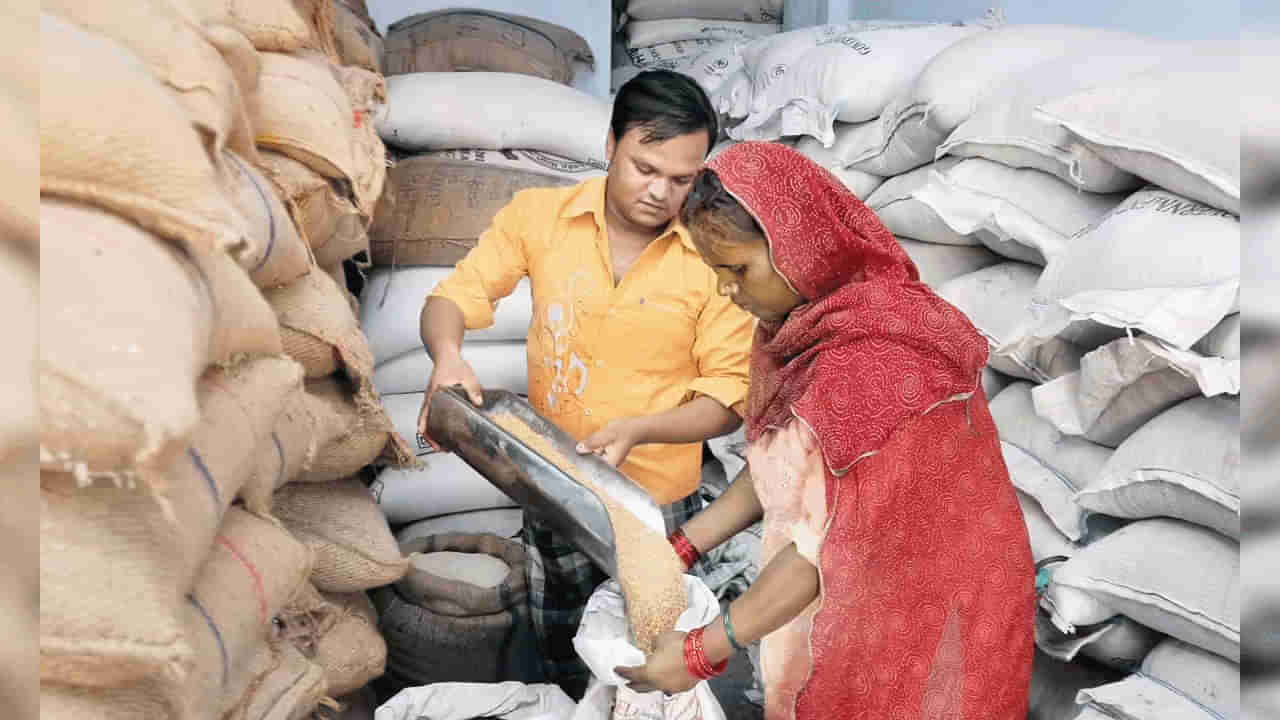 Ration Distribution: రేషన్ పంపిణీలో కొత్త టెక్నాలజీ.. ఫోన్లో ఫోటో దిగితే చాలు.. వెంటనే రేషన్!