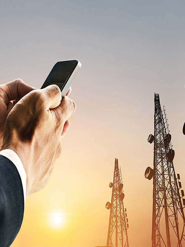 మొబైల్‌ యూజర్లకు షాకివ్వనున్న టెలికం సంస్థలు..మరోసారి రీఛార్జ్ ధరల మోత