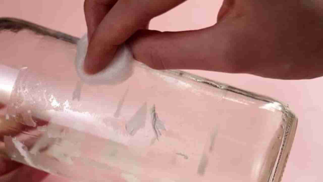 Kitchen Hacks: కంపెనీ స్టిక్కర్లు తీసేయడానికి సింపుల్ ట్రిక్స్ మీకోసం..!