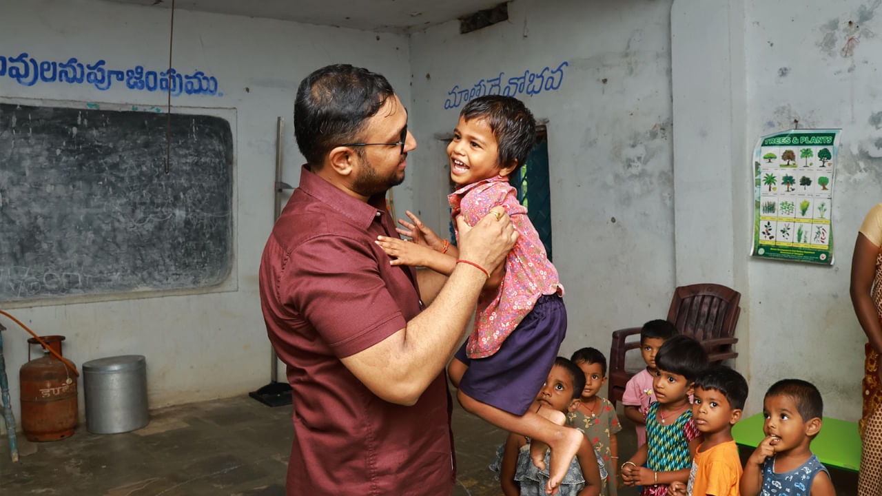 Telangana: అంగన్వాడీ సెంటర్‌కి వచ్చిన వ్యక్తి.. బుడ్డోడు పెట్టిన కండిషన్‌కు షాక్..