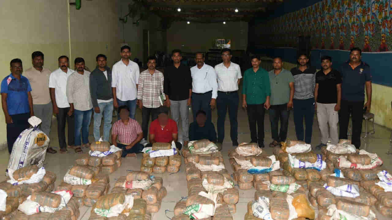 Telangana: రూ.5 కోట్ల విలువైన గంజాయి సీజ్‌... ముగ్గురు అరెస్ట్‌, ఇద్దరు పరారీ