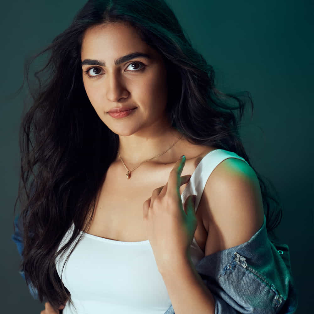 సప్త సాగరాలు దాటి సినిమా తర్వాత రుక్మిణి వసంత్ కు తెలుగులో మంచి క్రేజ్ ఏర్పడింది. ఈ మూవీతో అందం, అభినయంతో ప్రేక్షకులను ఆకట్టుకుంది. ప్రస్తుతం తారక్ సరసన నటిస్తున్న రుక్మిణి.. ఇప్పుడు చరణ్, సుకుమార్ కాంబోలో రాబోతున్న ప్రాజెక్టులో ఈ ముద్దుగుమ్మ నటించనున్నట్లు సమాచారం.