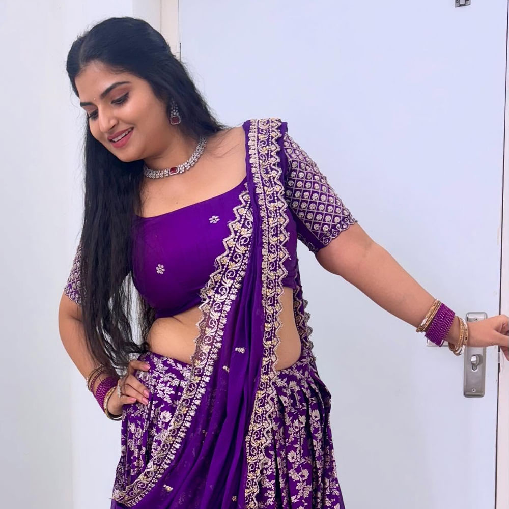 ఆమె మరెవరో కాదు.. బ్రహ్మముడి ఫేమ్ స్వప్న. ప్రస్తుతం బుల్లితెరపై అత్యధిక టీఆర్పీ రేటింగ్ అందుకుంటున్న సీరియల్స్ లో బ్రహ్మముడి ఒకటి. టీవీలో ఈ సీరియల్ కు విపరీతంగా అభిమానులు ఉన్నారు. ఇందులో ప్రధాన నటీనటులతోపాటు స్వప్న పాత్రకు మాత్రం మంచి క్రేజ్ ఉంది. 