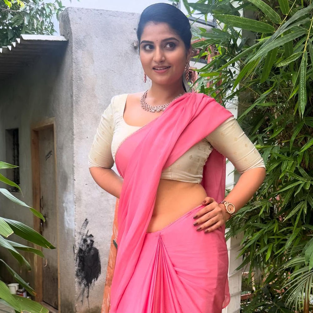 స్వప్న పాత్రలో మొన్నటి వరకు హామీదా నటించగా.. ఆ త్రవాత ఆమె స్థానంలోకి వచ్చింది రూప ముగ్గల్ల. ఇప్పటివరకు తెలుగులో అనేక సీరియల్స్ చేసింది. ప్రతి సీరియల్లో మెయిన్ హీరోయిన్ రోల్ కాకపోయినప్పటికీ ముఖ్య పాత్రలు పోషించింది. 