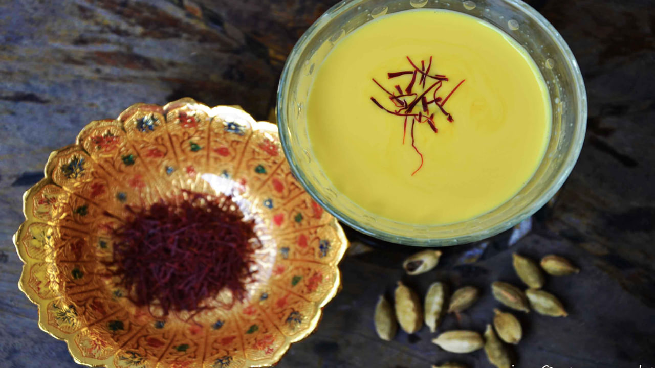 Saffron Milk: కుంకుమ పువ్వు పాలు తాగితే ఎన్ని లాభాలో తెలిస్తే.. అస్సలు వదిలిపెట్టరు..!