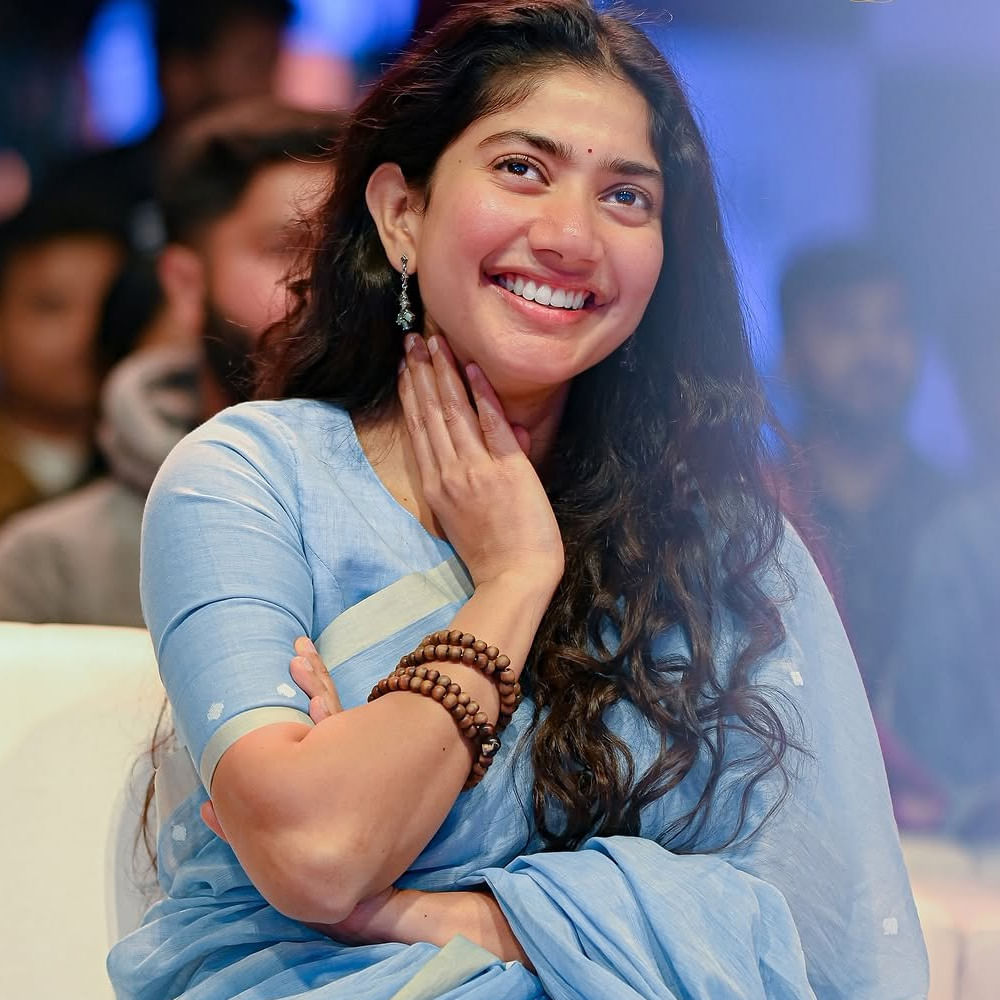 ముఖ్యంగా సౌత్లో ఆమెకున్న ఇమేజ్, కమర్షియల్ సినిమాల్లో నటించినా ఎక్కువగా గ్లామర్ షో చేయకపోవటం వల్లే సీత పాత్రకు ఆమెను తీసుకున్నారన్న అంచాలు ఉన్నాయి.