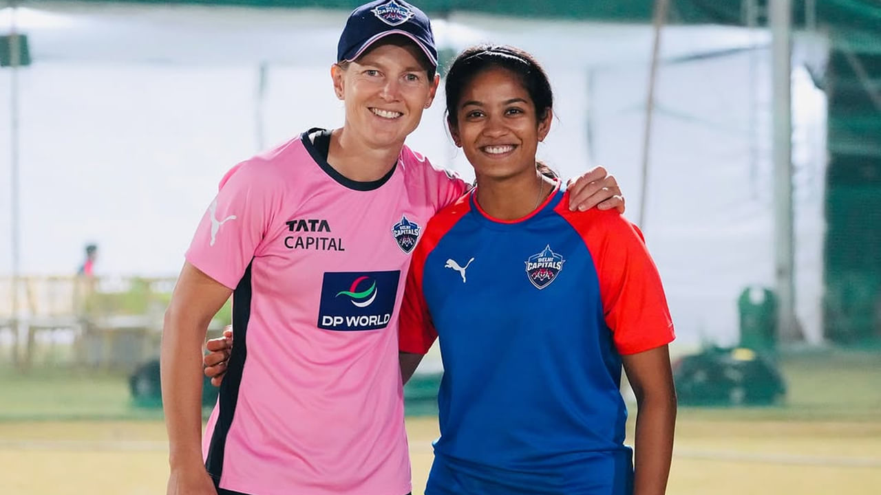 27 ఏళ్ల లెగ్-స్పిన్ ఆల్ రౌండర్ సలోని డాంగోర్ అంతర్జాతీయ క్రికెట్ ఆడకుండానే, ఉమెన్స్ ప్రీమియర్ లీగ్ (WPL)లో చోటు దక్కించుకోకుండానే 2025 ఉమెన్స్ కరేబియన్ ప్రీమియర్ లీగ్ (WCPL)లో ట్రిన్బాగో నైట్ రైడర్స్ (TKR)తో ఒప్పందం కుదుర్చుకుంది. విదేశీ T20 లీగ్లో అన్క్యాప్డ్ ప్లేయర్ ఎంపిక కావడం చాలా అరుదు. కాబట్టి, ఈ విజయం ప్రత్యేకమైనది. సలోని ఇండోర్లో జన్మించింది. అక్కడ ఆమె తన ప్రారంభ సంవత్సరాలను అథ్లెటిక్స్కు అంకితం చేసింది. 100 మీ, 200 మీ రేసు, లాంగ్ జంప్లలో జాతీయ స్థాయిలో పోటీపడిన సలోనికి క్రికెట్పై ఆసక్తి లేదు.