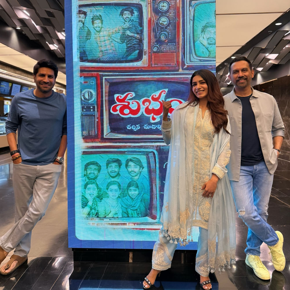 ఇదిలా ఉంటే.. ఇప్పుడు సమంతకు సంబంధించి ఓ న్యూస్ ఫిల్మ్ వర్గాల్లో చక్కర్లు కొడుతుంది. ఆమె కొద్ది కాలంగా బాలీవుడ్ డైరెక్టర్ రాజ్ నిడిమోరుతో డేటింగ్ చేస్తున్నట్లు టాక్ నడుస్తుంది. అయితే ఈ రూమర్స్ కు బలం చేకూరుస్తూ సామ్ సైతం పలుమార్లు రాజ్ తో కలిసి ఉన్న ఫోటోస్ షేర్ చేసింది.