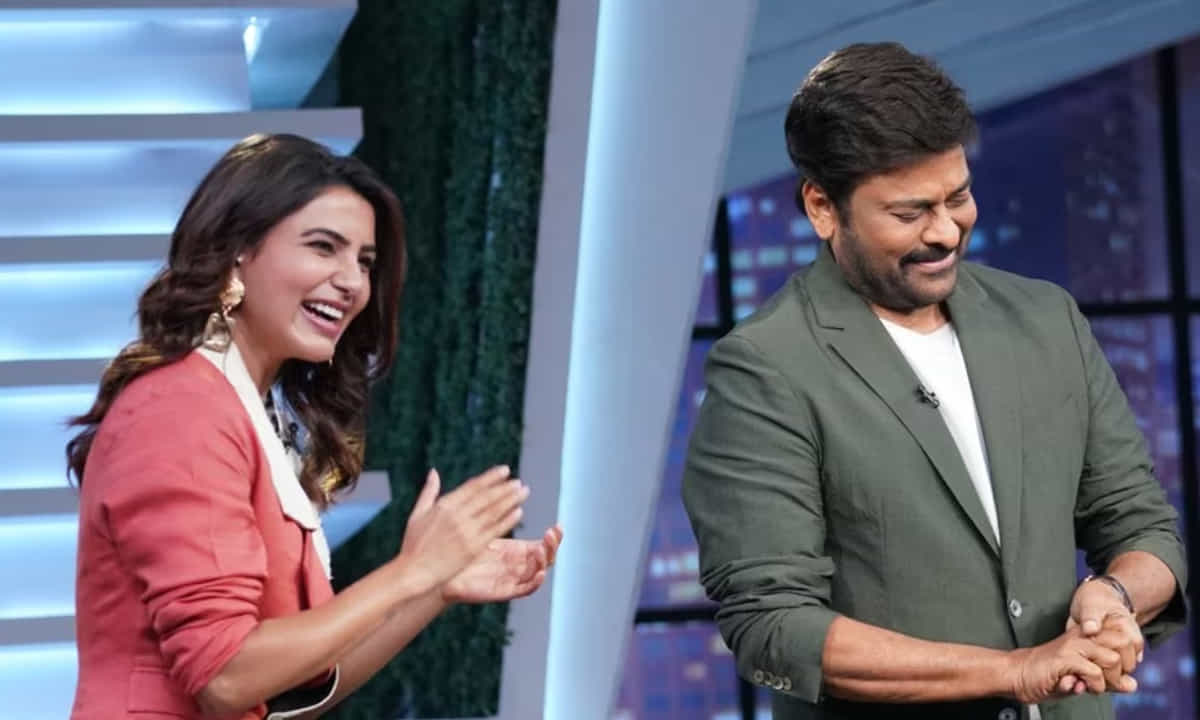 ఆమె మాట్లాడుతూ.. మొదటగా ఈ సినిమా మహేష్ బాబుతో తీయాలి అనుకున్నాను, అంతే కాకుండా ఈ సినిమాలో గెస్ట్ పాత్రలో చిరంజీవి కనిపించేలా ప్లాన్ చేశాను. క్లైమాక్స్ లో చిరంజీవి హీరోయిన్ పెళ్లి వేరేవాళ్లతో జరుగుతుందని తెలిసి, హీరోని హెలికాఫ్టర్ లో ఎక్కించుకొని పెళ్లి దగ్గరకు తీసుకెళ్లి హీరో,హీరోయిన్ ని కలుపుతాడు.ఇలా గెస్ట్ రోల్ ప్లాన్ చేశాను. కానీ ఈ మూవీని చిరు రిజక్ట్ చేశాడంట.