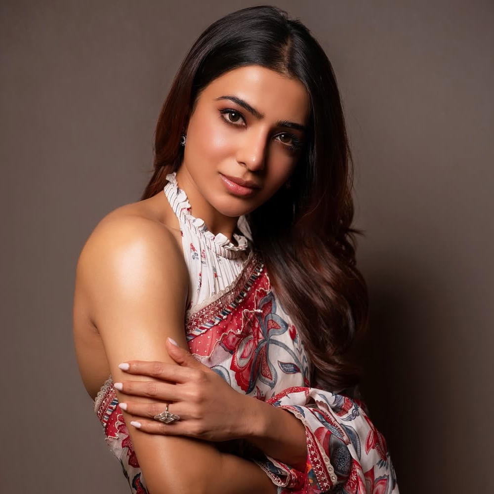 ఈ క్రమంలోనే కొన్ని రోజుల క్రితం బయోహ్యాకింగ్ పై జరిగిన చిట్ చాట్ లో సమంత ఆసక్తికర విషయాన్ని పంచుకుంటున్నారు. తాను ఒక సమయంలో మొబైల్ కు ఎంతగా అడిక్ట్ అయ్యారో చెప్పుకొచ్చారు. ఫోన్ లేకుండా తాను ఉండలేకపోయానని.. అది ఒక టాక్సిక్ రిలేషన్ షిప్ లా ఫీలయ్యానని అన్నారు.