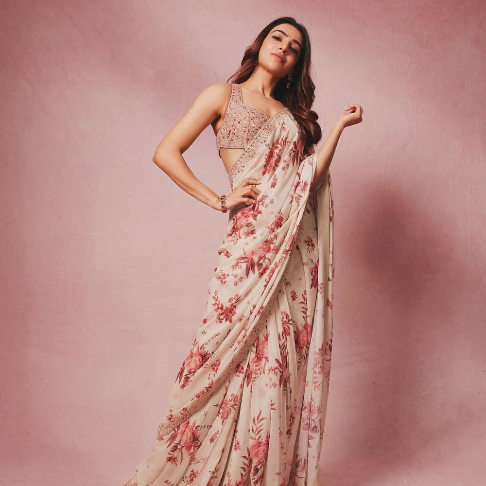 సినిమాలతోపాటు ఇకపై వ్యాపారాలపై సైతం సామ్ ఫోకస్ చేయాలని భావిస్తుందట. ఇక సామ్  ఒక్కో సినిమాకు భారీగా పారితోషికం తీసుకుంటుంది. నిత్యం సోషల్ మీడియాలో యాక్టివ్ గా ఉంటూ ఎప్పటికప్పుడు లేటేస్ట్ ఫోటోస్ షేర్ చేస్తుంటుంది.