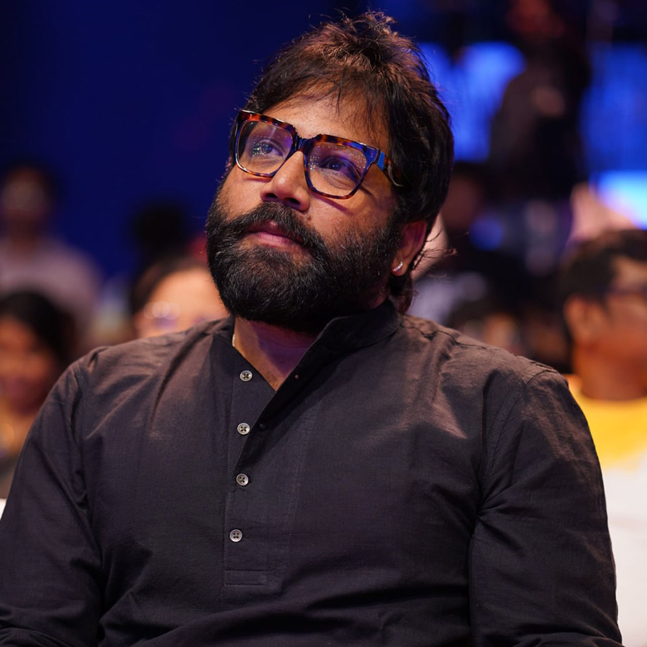 దర్శకులు ఒకప్పట్లా డైరెక్షన్తోనే సరిపెట్టుకోవట్లేదిప్పుడు.. చాలా చేస్తున్నారు వాళ్ళు. తమకు ఇష్టమైన హీరోల కోసం అప్పుడప్పుడూ యాంకర్లు కూడా అవుతున్నారు. హరీష్ శంకర్, అనిల్ రావిపూడి ఇప్పటికే ఇది చేసారు.