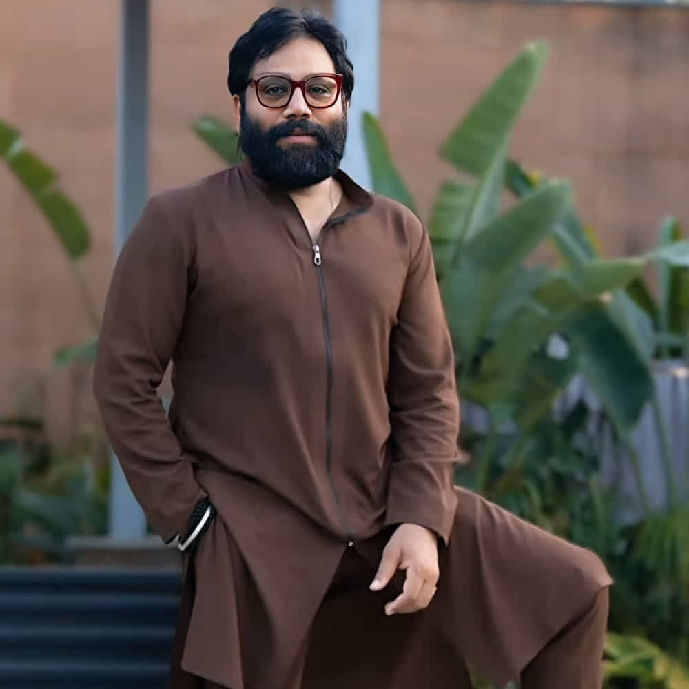 సందీప్ ఇంటర్వ్యూ చేసిన దేవర బ్లాక్బస్టర్.. దానికి ముందు ట్రిపుల్ ఆర్ విడుదల సమయంలో రాజమౌళిని కూడా స్పెషల్ ఇంటర్వ్యూ చేసారు వంగా. ఇది కూడా బ్లాక్బస్టరే.