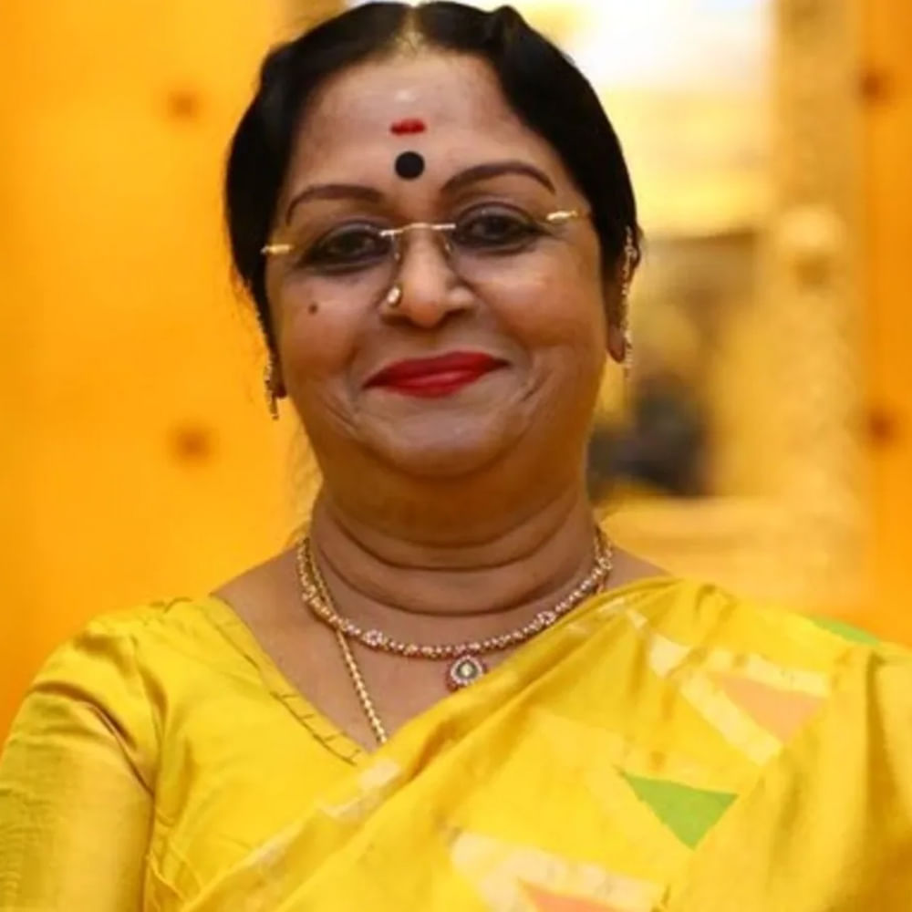 సోషల్‌ మూవీస్‌లోనే కాదు, చారిత్రక, పౌరాణిక సినిమాల్లో నటించారు సరోజాదేవి. సినిమా ఇండస్ట్రీలో చోటుచేసుకున్న ఎన్నో మార్పులకు ఆమె ప్రత్యక్ష సాక్ష్యం. ప్రతి ట్రాన్స్ఫర్మేషన్‌ తనకి బాగా గుర్తుంటుంది.. సినిమా రంగంలో ఇన్ని మార్పులు చోటుచేసుకున్న సమయంలో తానుండటం అదృష్టమని ఆమె చెప్పిన మాటలను గుర్తుచేసుకుంటున్నారు అభిమానులు. సినిమా రంగంలో సరోజాదేవి చేసిన సేవలు చిరస్మరణీయమని చెబుతున్నారు ఇండస్ట్రీ ప్రముఖులు. ఆమె లేని లోటు భర్తీచేయలేనిదని... ఎలాంటి పాత్రలోనైనా అవలీలగా ఒదిగిపోయేవారని గుర్తుచేసుకుంటూ నివాళులు అర్పిస్తున్నారు.