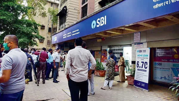Banks: బ్యాంకుకు వెళ్తున్నారా..? ఈ విషయాలు తెలుసుకోకుంటే ఇబ్బందులు తప్పవు
