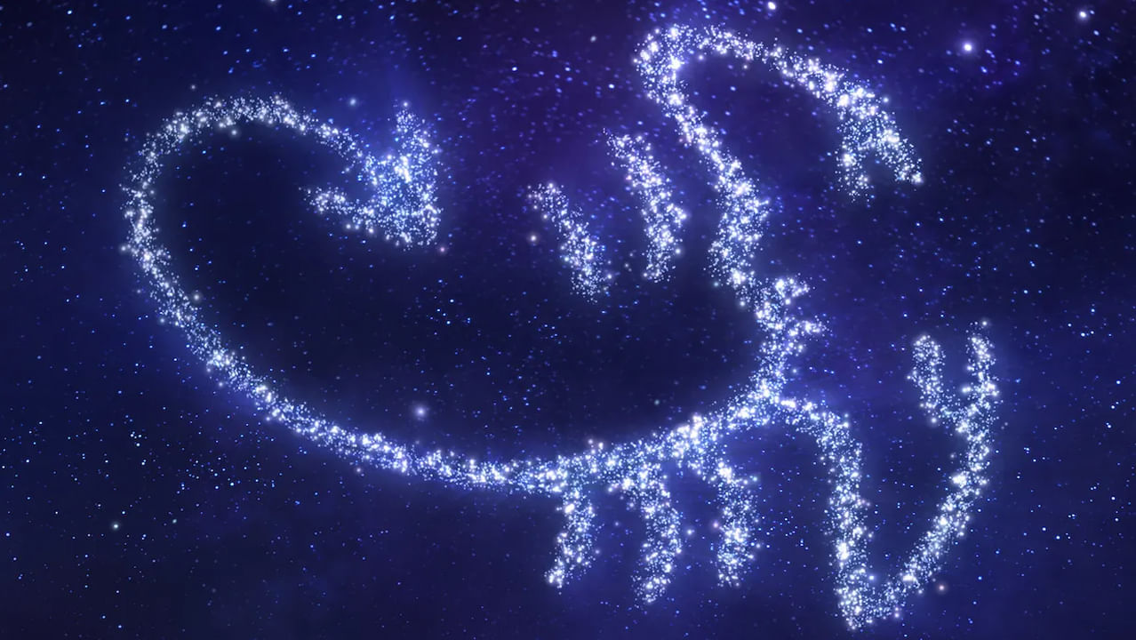 4. వృశ్చిక రాశి: వృశ్చిక రాశి వారు భావోద్వేగానికి లోనవుతారు. భావోద్వేగాలతో నిండి ఉంటారు. వీరు తమ భావాలతో లోతుగా కనెక్ట్ అవుతారు. ఇతరులు పట్టించుకోని చిన్న విషయాలను కూడా గ్రహిస్తారు. వృశ్చిక రాశి వారు విషయాలను లోతుగా గ్రహించడంలో దిట్ట. ఇది వీరిని భావోద్వేగపరంగా మరింత సున్నితంగా చేస్తుంది. సంబంధాలలో నమ్మకం, నిజాయితీ వీరికి చాలా ముఖ్యమైనవి. వీరు బయటకు కఠినంగా కనిపించినప్పటికీ, లోపల ఎంతో సున్నితంగా ఉంటారు. సులభంగా ప్రభావితమవుతారు. వృశ్చిక రాశి వారు తమ ప్రియమైనవారి గురించి చాలా శ్రద్ధ వహిస్తారు. ప్రతిదానినీ తీవ్రంగా పరిగణిస్తారు.