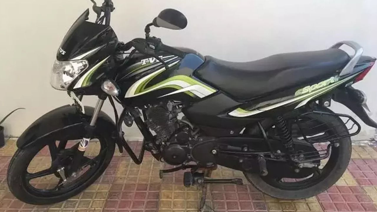 టైర్ల అరుగుదల, గ్రిప్, పంక్చర్ అయ్యే అవకాశం ఉందో లేదో చెక్ చేయాలి. బ్రేక్లు సరిగా పనిచేస్తున్నాయో లేదో గమనించాలి. అరిగిపోయిన బ్రేక్ ప్యాడ్లు, డిస్క్లు ఉంటే వాటిని మార్చవలసి ఉంటుంది. ఇవి ముందే చేసుకొని మార్చుకోవాలి. నిర్లక్ష్యం చేస్తే