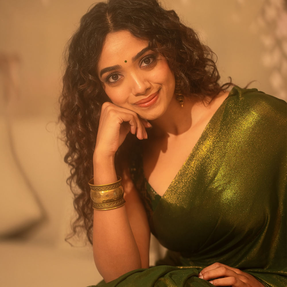 అలాగే పుష్పక విమానం, మోస్ట్ ఎలిజిబుల్ బ్యాచిలర్ చిత్రాలతో మంచి గుర్తింపు తెచ్చుకుంది. అయితే తెలుగులో ఈ అమ్మడు నటించిన చిత్రాలన్నీ విజయాన్ని సాధించాయి. అయినప్పటికీ ఈ బ్యూటీకి సరైన బ్రేక్ మాత్రం రాలేదు. కానీ తమిళంలో ఆఫర్స్ వచ్చాయి. 