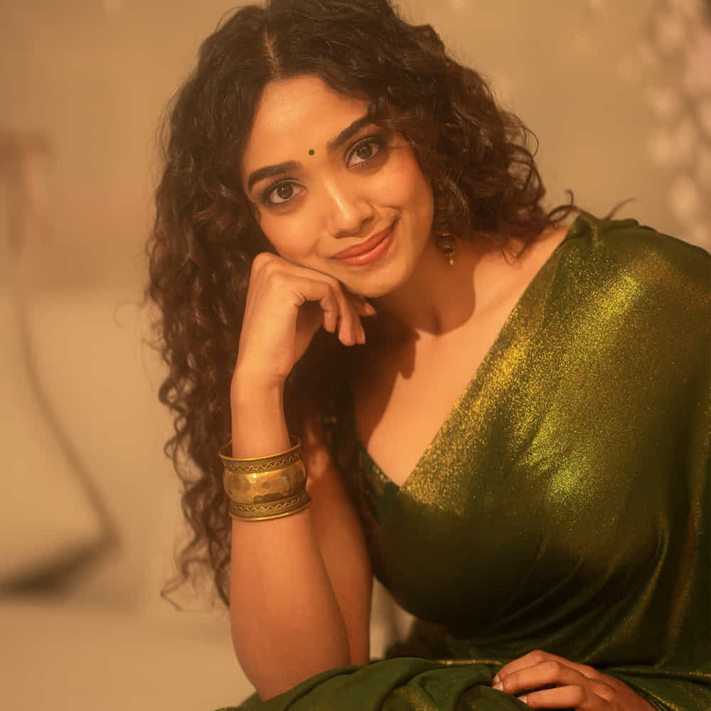 అలాగే పుష్పక విమానం, మోస్ట్ ఎలిజిబుల్ బ్యాచిలర్ చిత్రాలతో మంచి గుర్తింపు తెచ్చుకుంది. అయితే తెలుగులో ఈ అమ్మడు నటించిన చిత్రాలన్నీ విజయాన్ని సాధించాయి. అయినప్పటికీ ఈ బ్యూటీకి సరైన బ్రేక్ మాత్రం రాలేదు. కానీ తమిళంలో ఆఫర్స్ వచ్చాయి. 