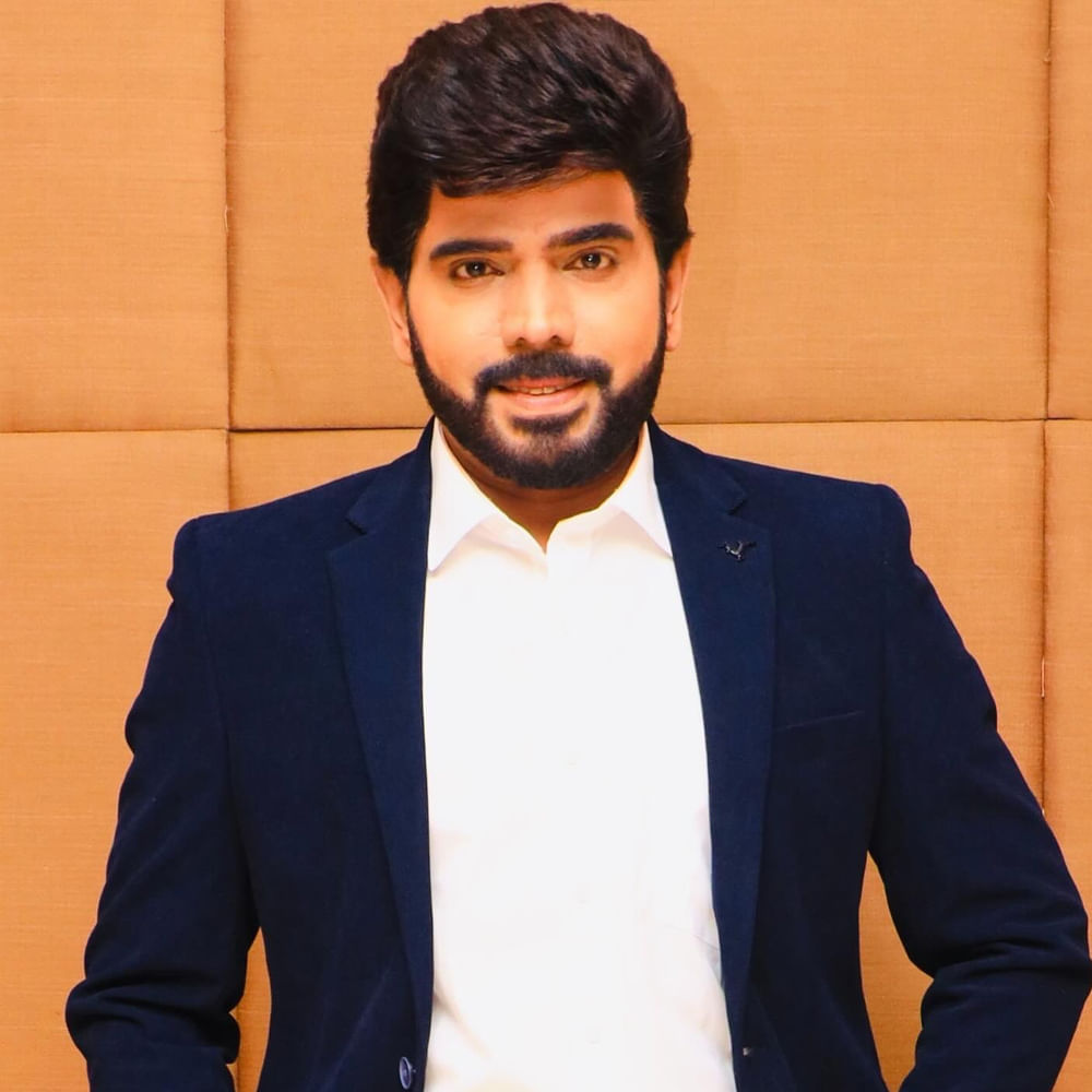 ది లెజెండ్ సినిమాతో హీరోగా వెండితెరకు పరిచయమయ్యాడు శరవణన్. 2022లో విడుదలైన ఈ సినిమా డిజాస్టర్ అయ్యింది. అయితే తన సినిమాలో నయనతారను కథానాయికగా తీసుకోవాలని భావించాడట. కానీ ఆ సినిమా అవకాశాన్ని నయన్ సున్నితంగా రిజెక్ట్ చేసిందని సమాచారం. 