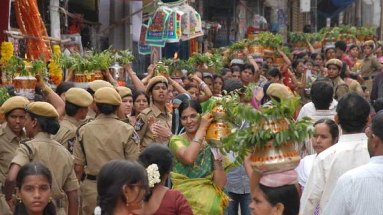 మహిళలను వేధించే ఆకతాయిల ఆటకట్టిస్తున్న షీటీమ్స్‌.. బోనాలు, మొహర్రం వేళ 478 మందిని పట్టుకున్న షీ టీమ్స్
