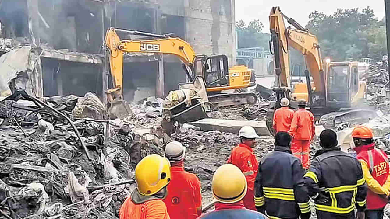 Sigachi Factory Blast: సిగాచి పేలుడు ఘటన.. కార్మికుల గల్లంతుపై అధికారుల కీలక ప్రకటన.. ఏం చెప్పారంటే?