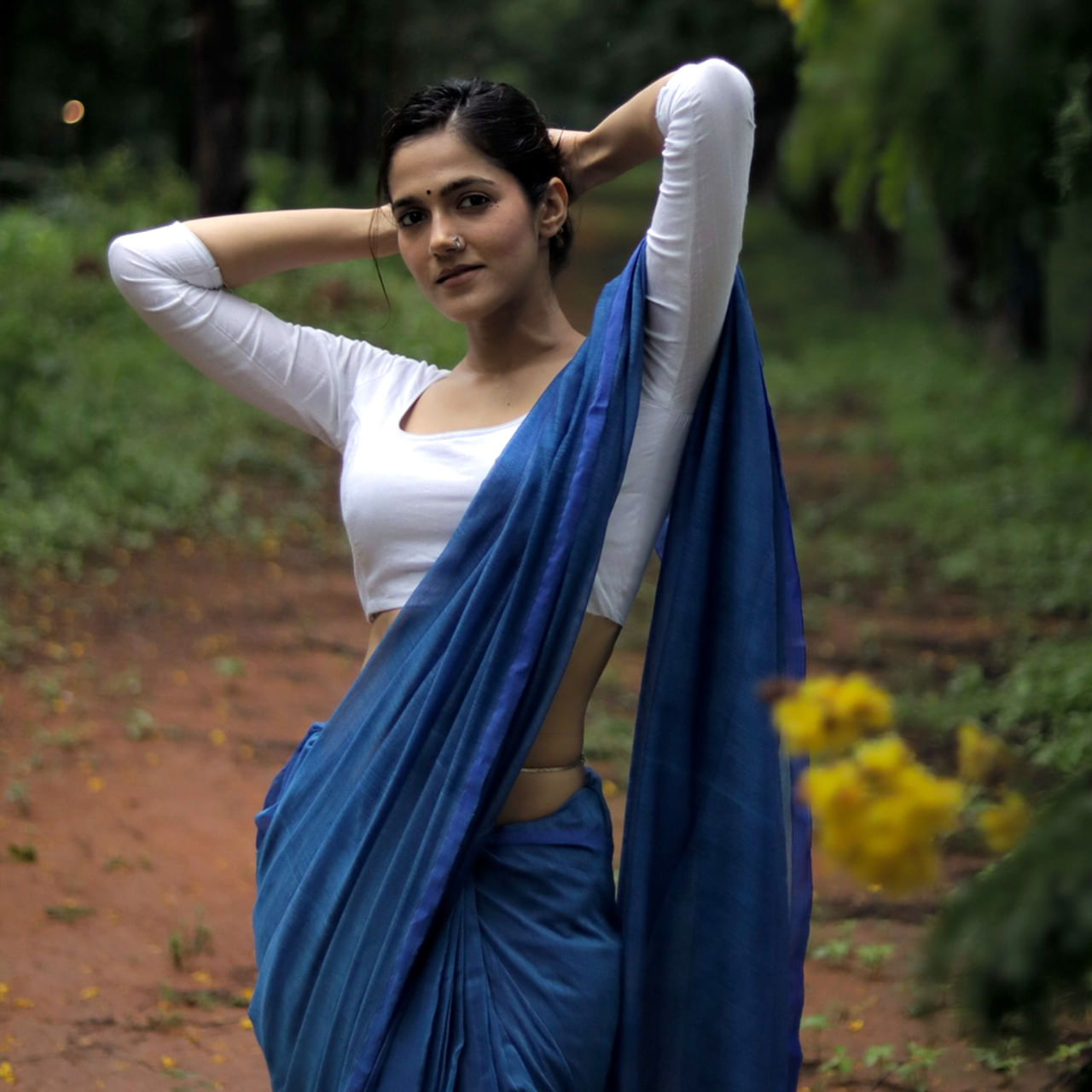 చాలా మంది హీరోయిన్స్ ఒకే ఒక్క సినిమాతో క్రేజ్ తెచ్చుకుంటారు అలాంటి వారిలో సిమ్రాన్ చౌదరి ఒకరు. ‘ఈ నగరానికి ఏమైంది’ సినిమాతో హీరోయిన్ గా పరిచయం అయ్యింది సిమ్రాన్ చౌదరి. తొలి సినిమాతోనే తన అందం అభినయంతో ఆకట్టుకుంది ఈ భామ. అలాగే నటనతోనూ మంచి మార్కులు కొట్టేసింది. 