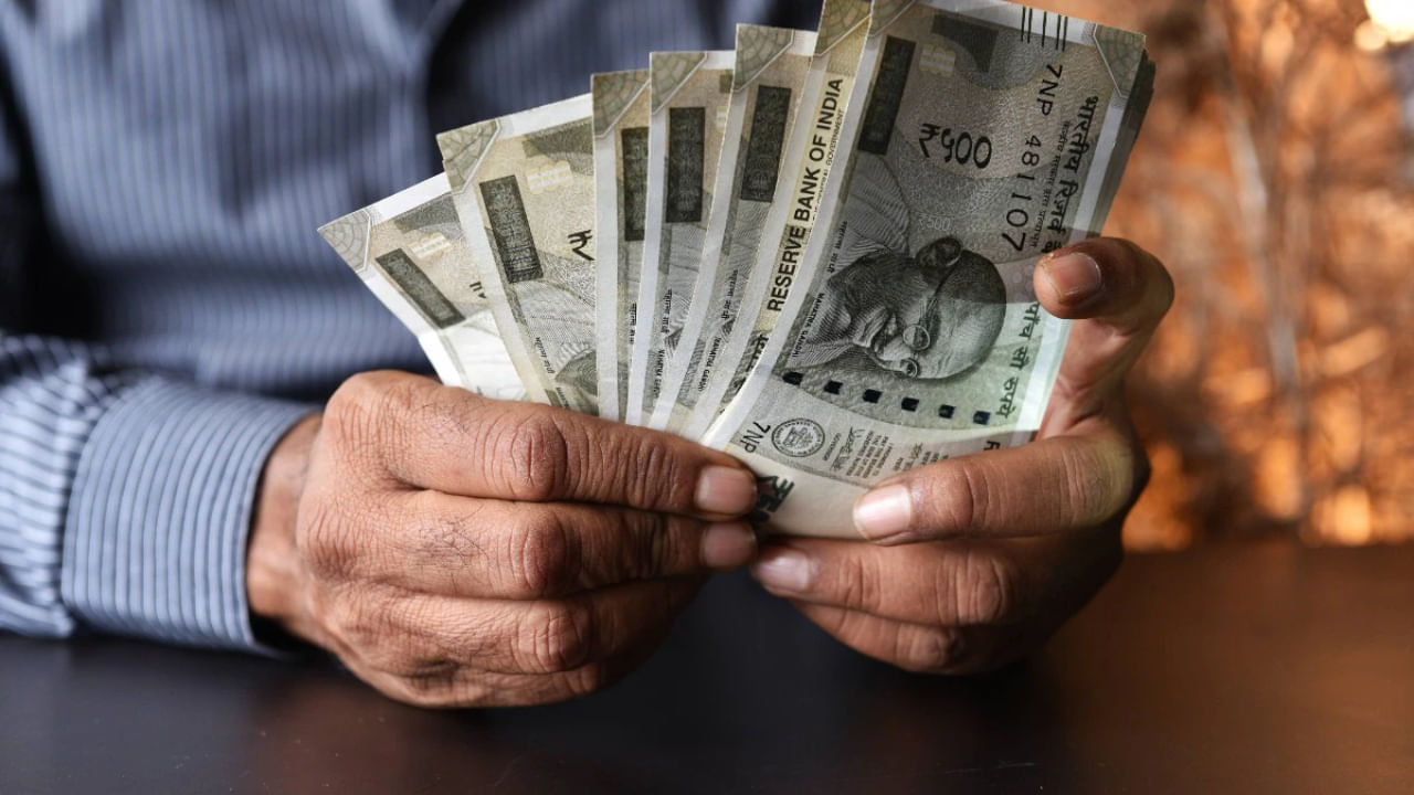 Investment: 45 ఏళ్లకే రిటైర్మెంట్.. చిన్న పెట్టుబడితో రూ. 4.7 కోట్లు పోగేసిన సామాన్యుడు సక్సెస్ స్టోరీ.. Investment: 45 ఏళ్లకే రిటైర్మెంట్.. చిన్న పెట్టుబడితో రూ. 4.7 కోట్లు పోగేసిన సామాన్యుడు సక్సెస్ స్టోరీ..