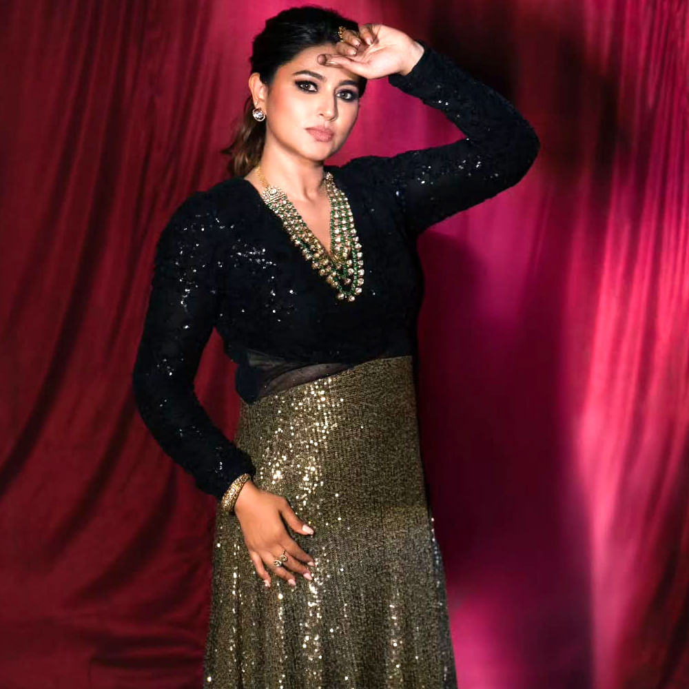 తెలుగుతో పాటు తమిళ్ లోనూ నటించి మెప్పించింది. చూడచక్కని రూపంతో పాటు అద్భుతమైన నటనతోనూ ఆకట్టుంది స్నేహ. తెలుగులో వరుసగా హనుమాన్ జంక్షన్, శ్రీరామదాసు,మహారధి,మధుమాసం,సంక్రాంతి,వెంకీ,ఏవండోయ్ శ్రీవారు,పాండురంగడు లాంటి సినిమాల్లో నటించి ఆకట్టుకుంది. ఆతర్వాత స్నేహ ఈ మధ్యకాలంలో సహాయక పాత్రల్లో నటిస్తుంది.