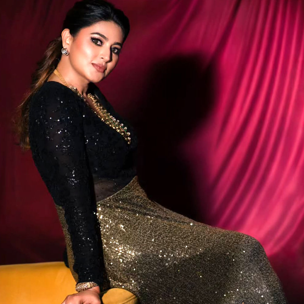 అప్పటికే ప్రసన్నకు ఓ బ్రేకప్ అయ్యింది. ఆతర్వాత స్నేహ పరిచయం నెక్స్ట్ లెవల్ కు వెళ్ళింది. స్నేహ అందరికి క్లోజ్ గా మాట్లాడటం ప్రసన్నకు నచ్చేది కాదట. అప్పుడు అది ప్రేమ అని స్నేహాకు అర్ధమైందట. మేమెప్పుడు ప్రేమలో పడ్డామో కూడా మాకు తెలియదు అని ప్రసన్న చెప్పాడు. మూడేళ్లు డేటింగ్ చేశాక, 2012, మే 11న స్నేహ, ప్రసన్న గ్రాండ్గా పెళ్లి చేసుకున్నారు.