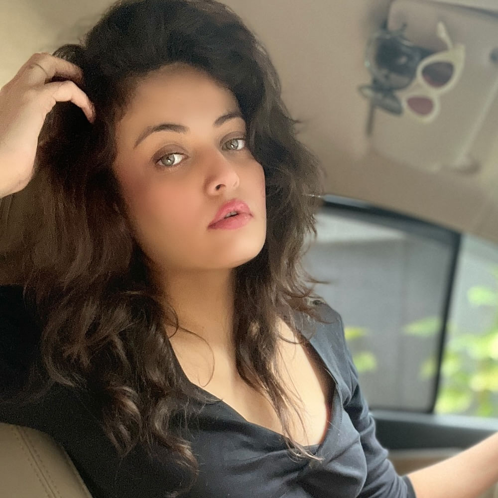 2005లో సినీరంగలోకి అడుగుపెట్టిన ఈ బ్యూటీని చూసి అందరూ జూనియర్ ఐశ్వర్య రాయ్ అని పిలవడం స్టార్ట్ చేశారు. 2005 లో లక్కీ: నో టైమ్ ఫర్ లవ్ సినిమాతో అరంగేట్రం చేసింది. ఆ సినిమాలో ఆమెను చూసి  ఐశ్వర్య లేదా ఆమె సోదరి అనుకున్నారు. ఆమె మరెవరో కాదండి. హీరోయిన్ స్నేహా ఉల్లాల్. 