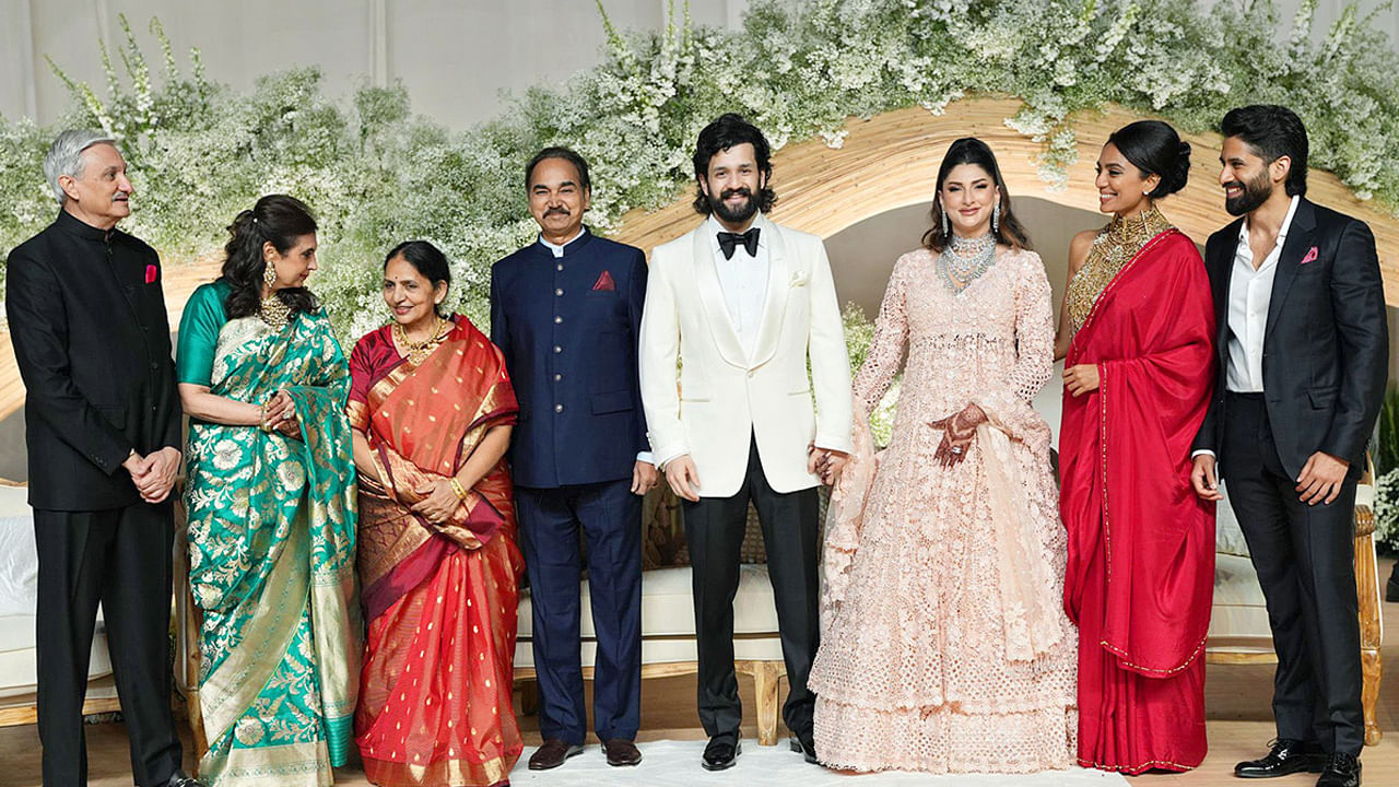 తాజాగా తమిళనాడుకి వెకేషన్ కి వెళ్లిన శోభిత అక్కడ విలేజ్ లో ప్రకృతిని ఆస్వాదిస్తూ దిగిన ఫోటోలను తన సోషల్ మీడియాలో షేర్ చేసింది. ప్రస్తుతం ఈ ఫొటోలు నెట్టింట వైరలవుతున్నాయి