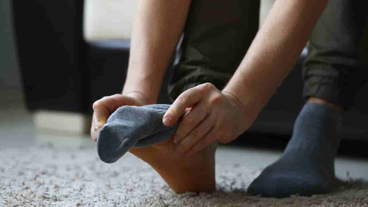 సాక్స్ ల విషయంలో నిర్లక్ష్యం చేయకండి..? ప్రాణాలకే ప్రమాదం.. నిపుణులు ఏం చెబుతున్నారో తెలుసా..?