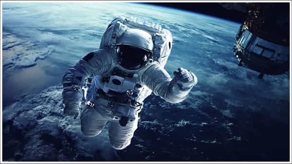 Space: వ్యోమగామిలు అంతరిక్షంలో వదిలి వెళ్ళిన 10 వింత వస్తువుల గురించి మీకు తెలుసా?
