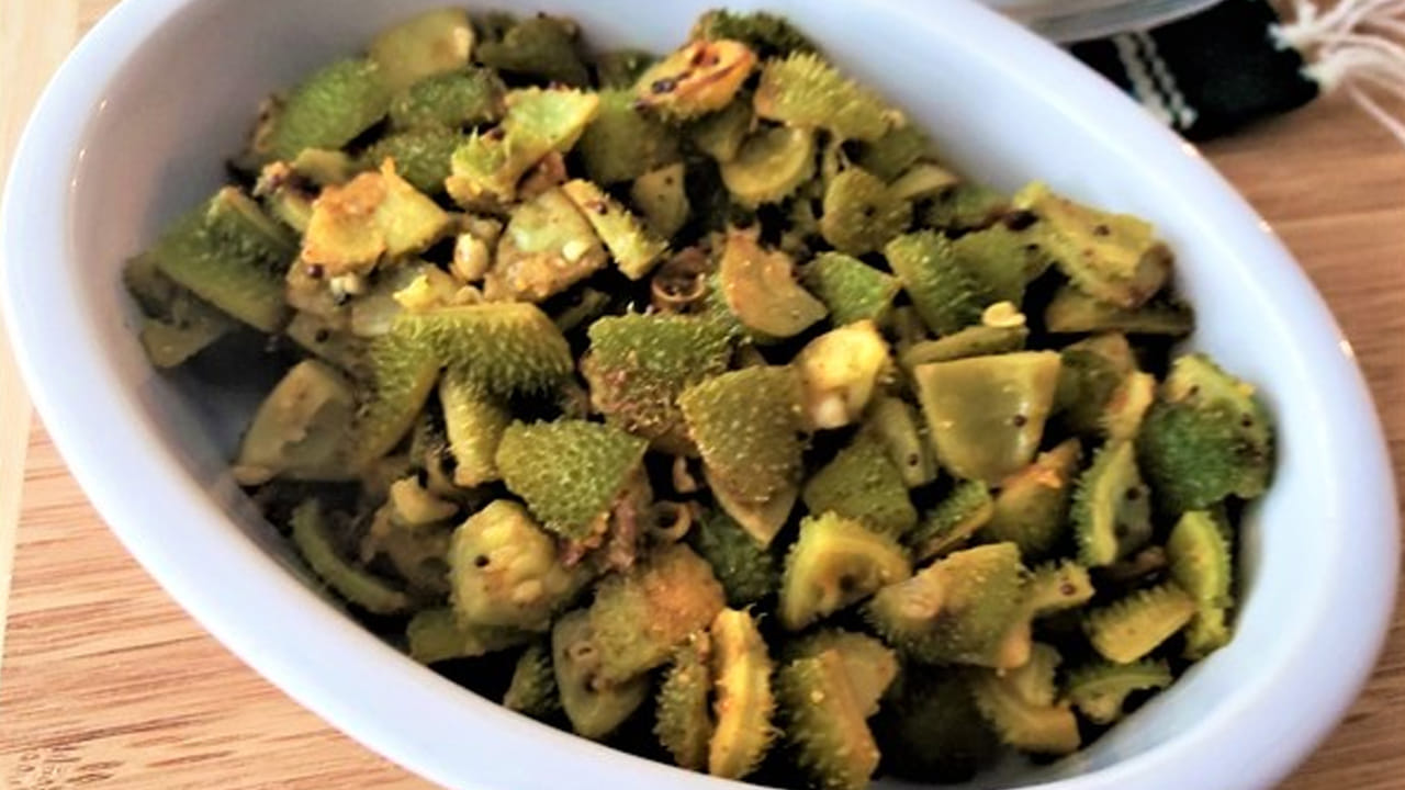 ఇందులో విటమిన్ సీతో పాటు ఆల్కలాయిడ్స్, ఫ్లేవనాయిడ్స్, ఫాస్పరస్ లాంటి వాటిని ఎక్కువ మోతాదులో ఉంటాయి. ఇవి క్యాన్సర్ లాంటి సమస్యలు దరి చేరకుండా కాపాడుతాయి. అంతే కాకుండా బోడకాకర రక్తపోటు, గుండె సమస్యలను కూడా దరిచేరనివ్వదు.