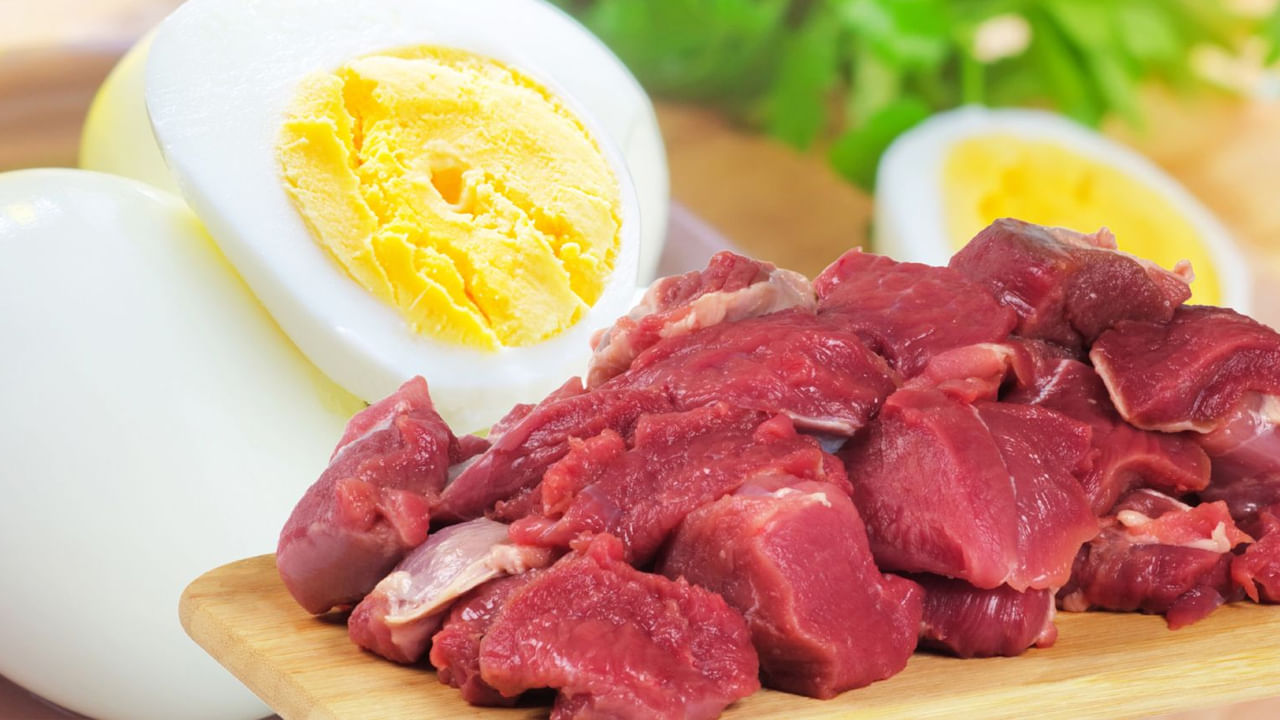 అలాగే శ్రావణ మాసంలో అస్సలే  నాన్ వెజ్ తినకూడదని చెబుతుంటారు. అయితే దీని వెనుక ఒక కారణం ఉన్నదంట. అది ఏమిటంటే? శ్రావణ మాసంలో ఎక్కువగా పూజలు చేస్తుంటారు కాబట్టి మాంసాహారం తినకూడదని చెబుతుంటారు. ఇంతే కాకుండా శాస్త్రీయ పరంగా కూడా నాన్ వెజ్ తినక పోవడానికి అనేక కారణాలు ఉన్నాయంట. 