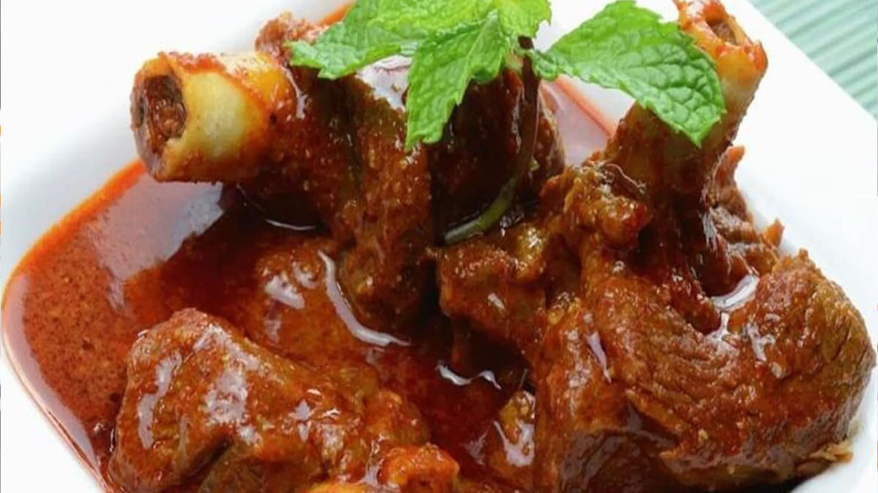 దీని వలన కడుపు సంబంధమైన సమస్యలు అధికం అవుతాయంట. మరీ ముఖ్యంగా కడుపు నొప్పి, గ్యాస్, అజీర్తి, కడుపు ఉబ్బరం వం టి సమస్యలు వచ్చే ప్రమాదం ఎక్కువ ఉన్నందున ఈ సీజన్‌లో అస్సలే మాంసాహారం తీసుకోకూడదని చెబుతుంటారు ఆరోగ్య నిపుణులు.