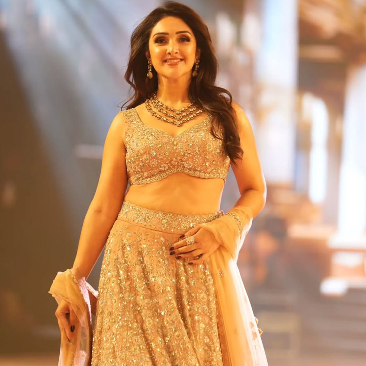 శ్రీదేవి విజయ్ కుమార్.. తెలుగు సినీప్రియులకు పరిచయం అక్కర్లేని హీరోయిన్. ఒకప్పుడు తెలుగులో విపరీతమైన క్రేజ్ ఉన్న హీరోయిన్. ప్రభాస్ హీరోగా పరిచయం అయిన సినిమా ఈశ్వర్. ఇందులో కథానాయికగా శ్రీదేవి విజయ్ కుమార్ కథానాయికగా నటించింది. 