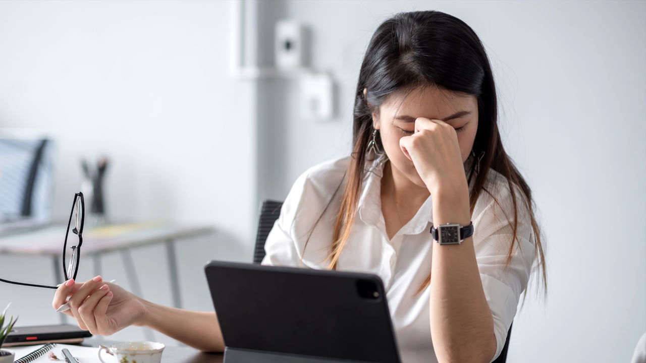 స్ట్రెస్ హార్మోన్లు అధికంగా విడుద‌లైతే జీర్ణ‌క్రియ‌, పున‌రుత్ప‌త్తి, శ‌రీర పెరుగుద‌లలో లోపాలు ఎదురవుతున్నాయి. మానసిక ఒత్తిడిని శారీర‌క వ్యాయామంతో పాటు యోగ‌, ధ్యానం వంటి వాటితో అధిగమించవచ్చని నిపుణులు సూచిస్తున్నారు.