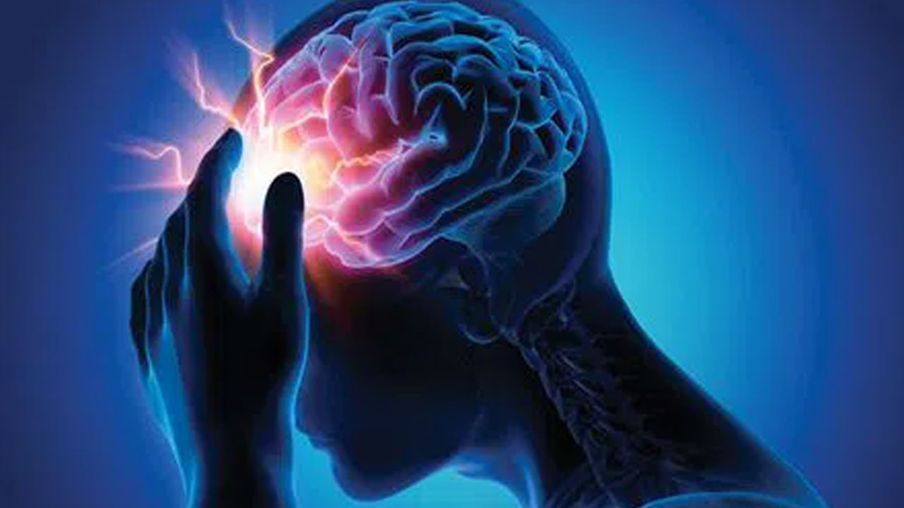 జ్ఞాపకశక్తి కోల్పోవడం : మతిమరుపు అనేది కామన్. అయితే వయసు పైబడన కొద్ది ఈ సమస్య అధికం అవుతుంది. కానీ 3 ఏళ్లు పై బడిన వారిలో అనుకోని విధంగా మతిమరుపు, గంధరగోళం వంటి సమస్యలు ఎదురవుతే, దానికి ముఖ్య కారణం మెదడుకు ఆక్సిజన్ సరఫరా సరిగ్గా అందడం లేదని అర్థం అంట. ఇది స్ట్రోక్‌కు ముఖ్య కారణం అంటున్నారు ఆరోగ్య నిపుణులు.