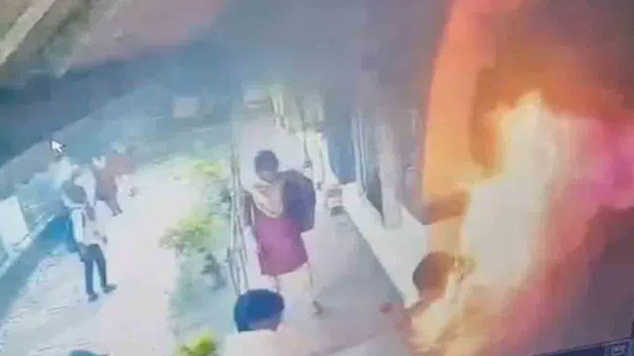 Odisha: టీచర్ వేధింపులతో నిప్పంటించుకున్న విద్యార్థిని... ఒడిశాలోని బాలాసోర్లో ఘటన