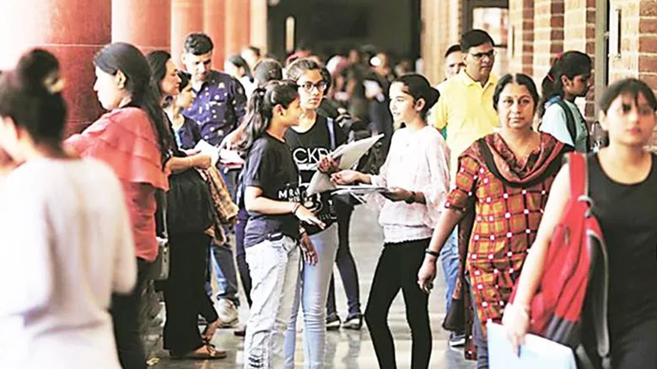 అమెరికాలో మీ పిల్లలున్నారా..? ఇకపై మరిన్ని కష్టాలు.. ఎఫ్-1 విద్యార్థులకు OPT రద్దు చేసే అవకాశం..