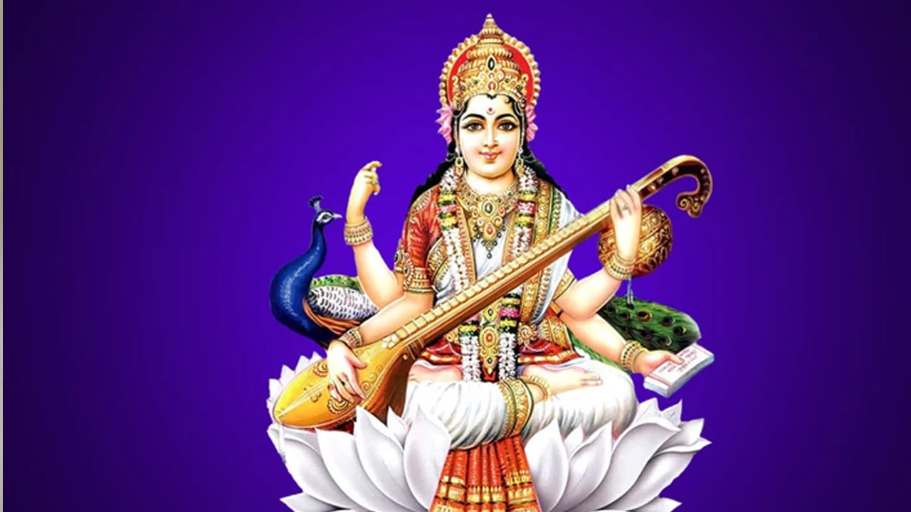 Study వాస్తు శాస్త్రం ప్రకారం, జ్ఞానాన్ని ప్రసాదించే సరస్వతీ మాత పోస్టర్ తప్పకుండా తరగతి గదిలో ఉండాలంట. ఎందుకంటే? సరస్వతీ దేవి ప్రశాంతత, క్రమశిక్షణ సంకేతం. స్టడీ టేబుల్ ముందు లేదా స్టడీ రూమ్‌లో తూర్పు దిశకు గోడపై సరస్వతీ దేవి ఫొటో ఉంచడం వలన జ్ఞానం లభిస్తుందంట. చదువుపై శ్రద్ధ పెరుగుతుందని చెబుతున్నారు పండితులు.Room Vasthu Tips2