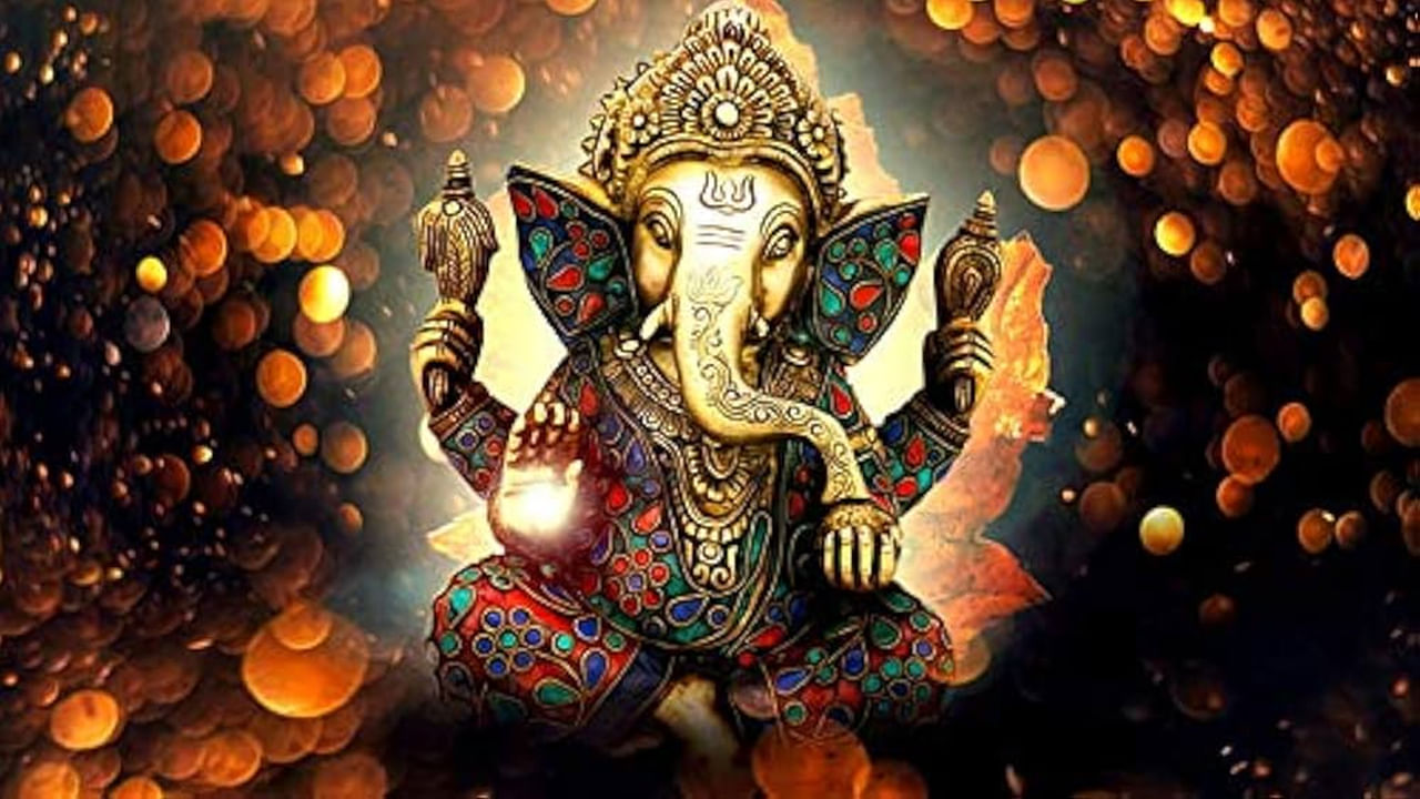 అలాగే స్టడీరూమ్‌లో తప్పకుండా, వినాయకుడి ఫొటో ఉండాలంట. వినాయుకుడు అంటే విజ్ఞాలను తొలిగించేవాడు. తేలివితేటకు చిహ్నం. ఈయన ఫొటో స్టడీ రూమ్‌లో ఉండటం వలన జ్ఞాపకశక్తి పెరుగుతుందని చెబుతున్నారు పండితులు. అయితే స్టడీ హాల్‌లో గణేశుడి విగ్రహాన్ని ఈశాన్య గోడపై, పెట్డడం చాలా మంచిదంట.