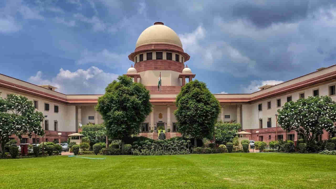 సోషల్‌ మీడియాను కంట్రోల్‌ చేయండి..! కేంద్రానికి సుప్రీం కోర్టు ఆదేశం