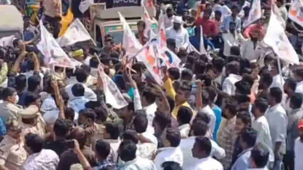 TDP vs YSRCP: గుడివాడలో టెన్షన్‌.. టెన్షన్... టీడీపీ, వైసీపీ మధ్య ఫ్లెక్సీ వార్