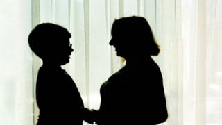 Viral: ఆఫీసులో మహిళ బాత్రూం వినియోగిస్తుండగా.. డోర్‌పై ఏదో ప్రతిబింబం – ఏంటా అని చూడగా..