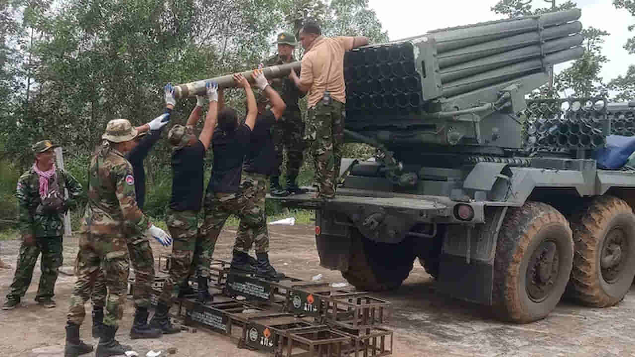 Thailand Cambodia War: థాయ్లాండ్-కంబోడియా మధ్య వార్... రెండు దేశాల మధ్య భీకర కాల్పులు