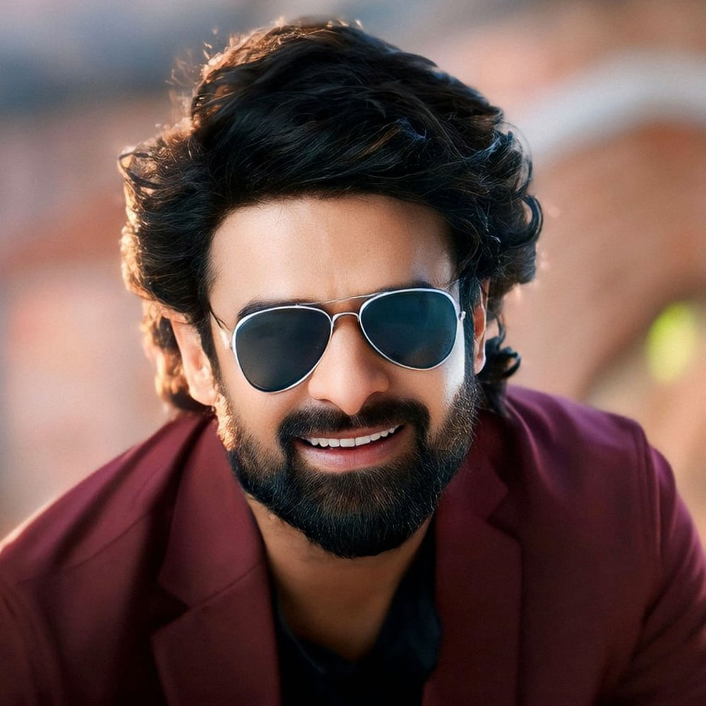 సోషల్ మీడియాలో తాజాగా వస్తున్న ప్రభాస్ లుక్స్ కూడా సినిమాపై అంచనాలు పెంచేస్తున్నాయి. హార్రర్ కామెడీగా వస్తుంది రాజా సాబ్. ఈ సినిమాలో ప్రభాస్ కామెడీ టైమింగ్‌కు తోడు డాన్సులు కూడా హైలైట్ కానున్నాయి. 