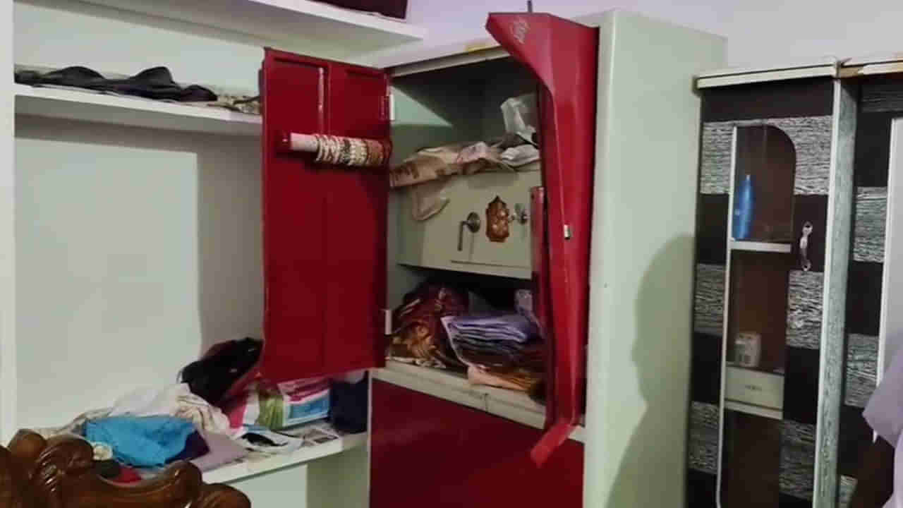 చోరీ చేసిన ఇంట్లోనే మకాం వేసిన దొంగోడు. మందు, విందులతో ఎంజాయ్‌..! మూడు రోజుల తరువాత..